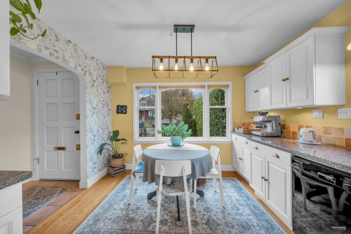 Photo 1 at 378 E 59th Avenue, South Vancouver, Vancouver East
