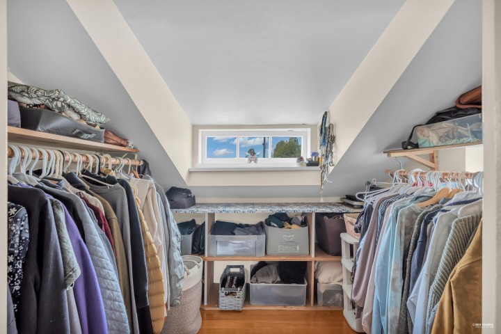 Photo 11 at 378 E 59th Avenue, South Vancouver, Vancouver East