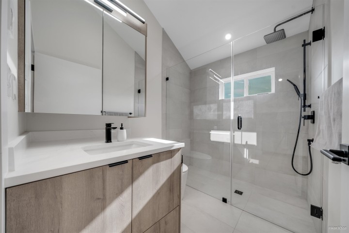 Photo 16 at 2558 William Street, Renfrew VE, Vancouver East