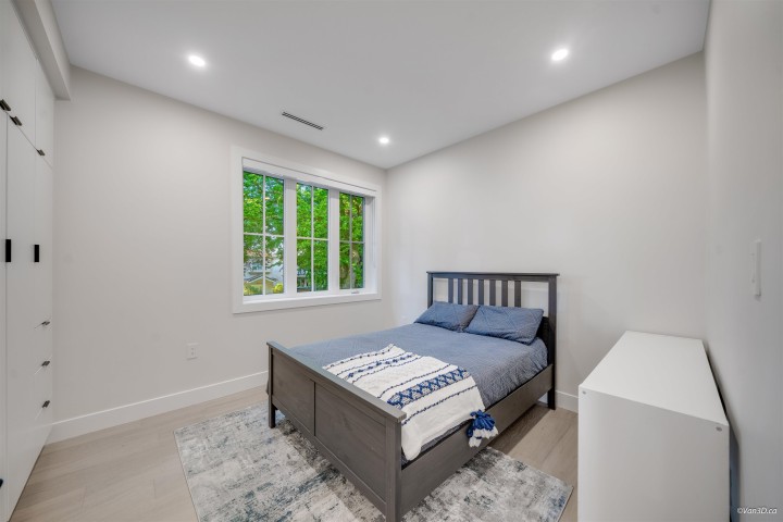 Photo 10 at 2558 William Street, Renfrew VE, Vancouver East