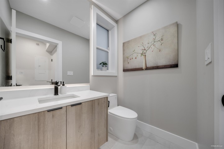 Photo 8 at 2558 William Street, Renfrew VE, Vancouver East