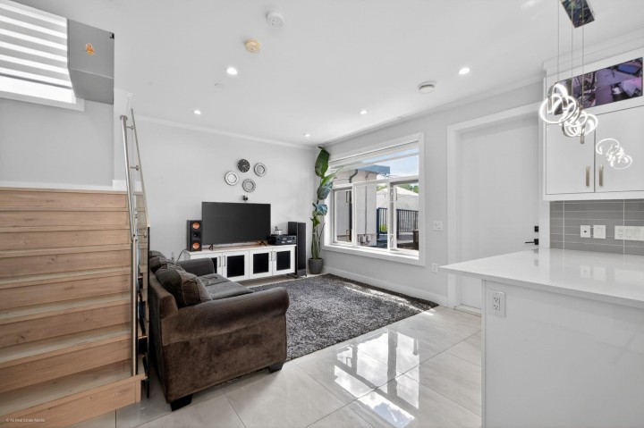 Photo 2 at 6749 Knight Street, South Vancouver, Vancouver East