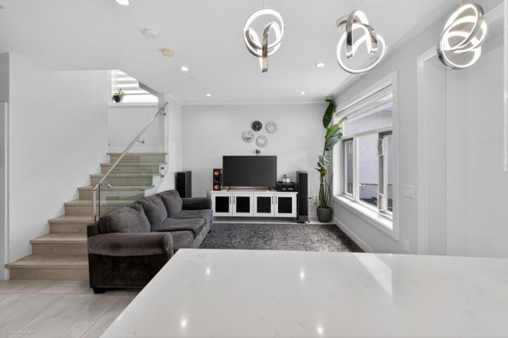 Photo 6 at 6749 Knight Street, South Vancouver, Vancouver East