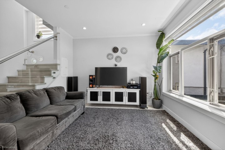 Photo 4 at 6749 Knight Street, South Vancouver, Vancouver East