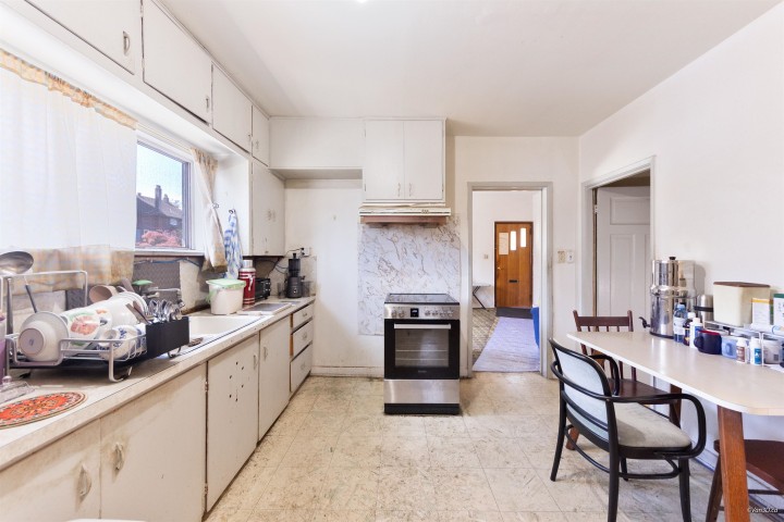 Photo 12 at 824 Semlin Drive, Hastings, Vancouver East