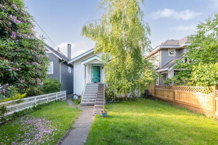 Photo 1 at 3627 W 7th Avenue, Kitsilano, Vancouver West