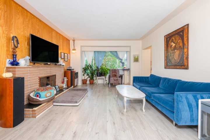 Photo 4 at 3627 W 7th Avenue, Kitsilano, Vancouver West