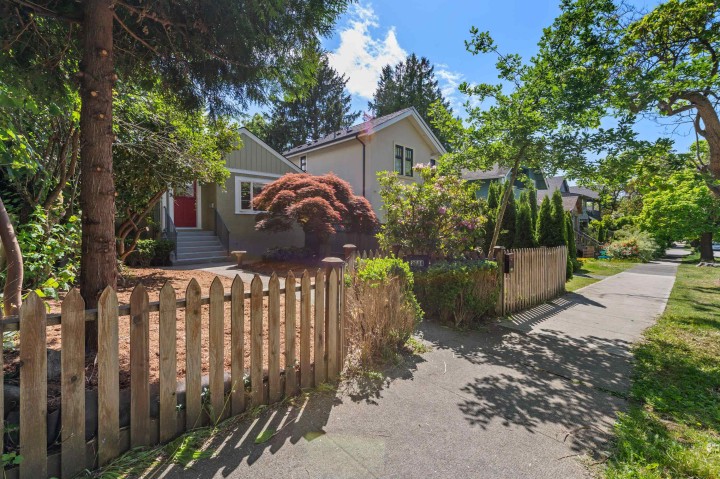 Photo 3 at 2744 W 10th Avenue, Kitsilano, Vancouver West