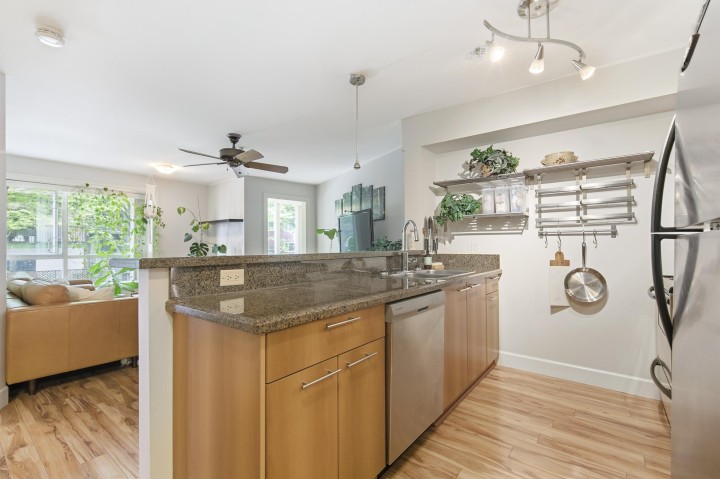 Photo 5 at 201 - 1718 Venables Street, Grandview Woodland, Vancouver East