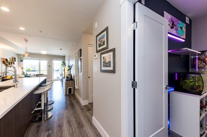 Photo 4 at 503 - 1496 Charlotte Road, Lynnmour, North Vancouver