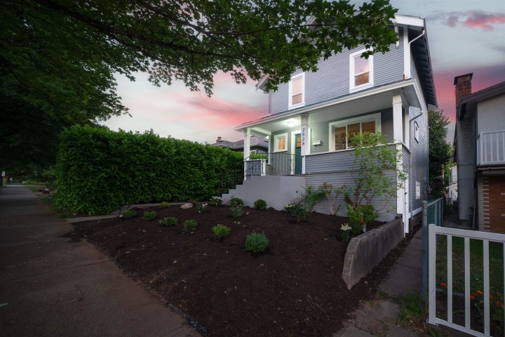 Photo 2 at 2528 Adanac Street, Renfrew VE, Vancouver East