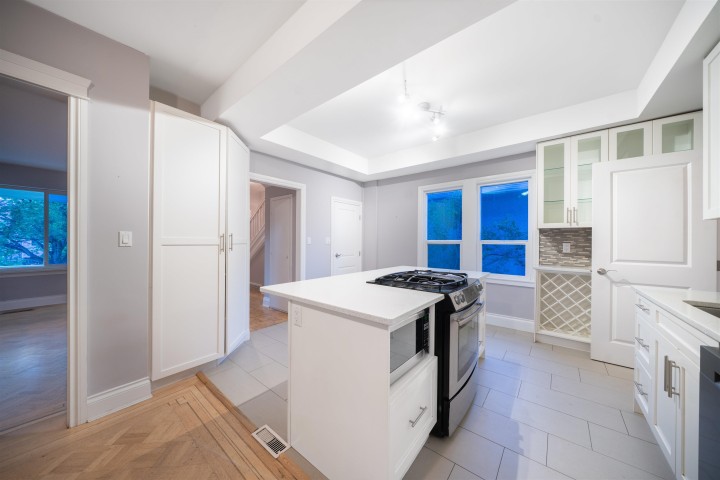 Photo 7 at 2528 Adanac Street, Renfrew VE, Vancouver East