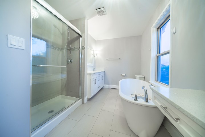 Photo 18 at 2528 Adanac Street, Renfrew VE, Vancouver East