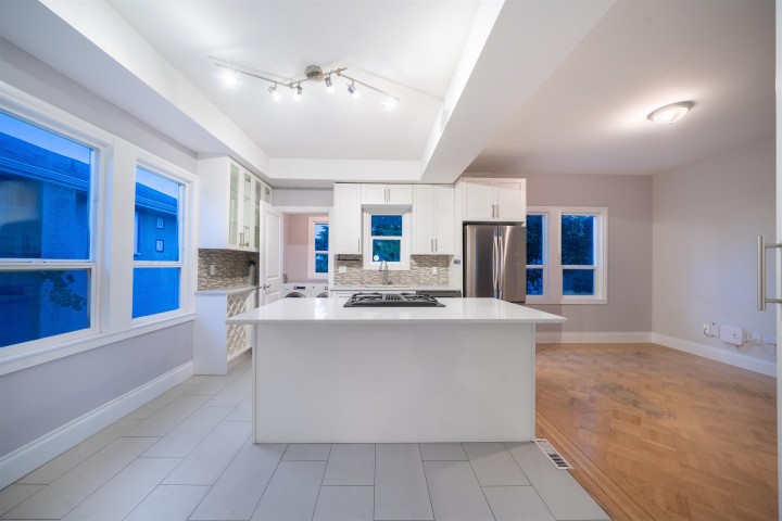 Photo 4 at 2528 Adanac Street, Renfrew VE, Vancouver East