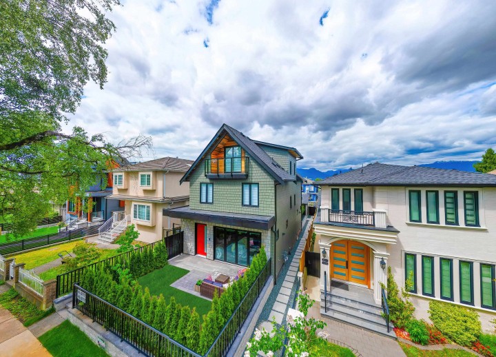 Photo 3 at 1 - 2777 E 27th Avenue, Renfrew Heights, Vancouver East