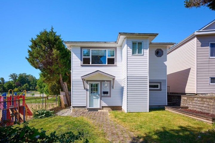Photo 1 at 3081 E Georgia Street, Renfrew VE, Vancouver East