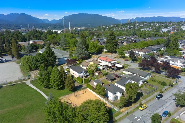 Photo 19 at 3081 E Georgia Street, Renfrew VE, Vancouver East