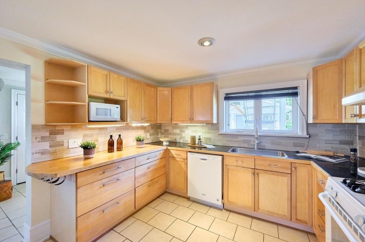Photo 8 at 3081 E Georgia Street, Renfrew VE, Vancouver East