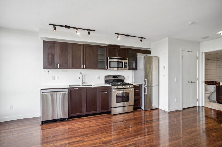 Photo 5 at 810 - 4815 Eldorado Mews, Collingwood VE, Vancouver East