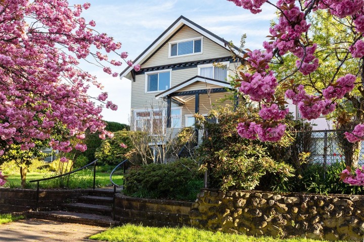 Photo 1 at 111 E 61st Avenue, South Vancouver, Vancouver East