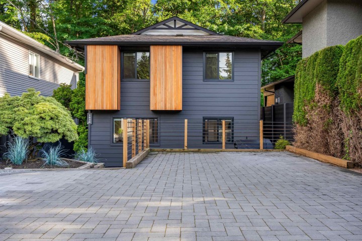 Photo 1 at 1430 Draycott Road, Lynn Valley, North Vancouver