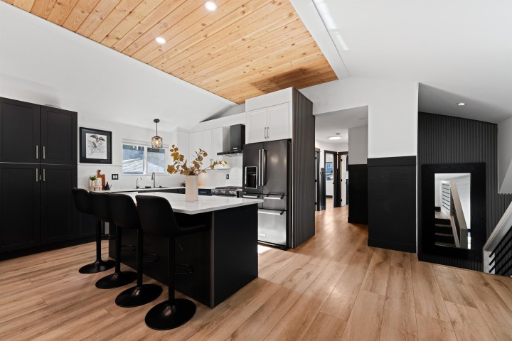 Photo 8 at 1430 Draycott Road, Lynn Valley, North Vancouver