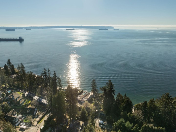 Photo 36 at 4028 Rose Crescent, Sandy Cove, West Vancouver