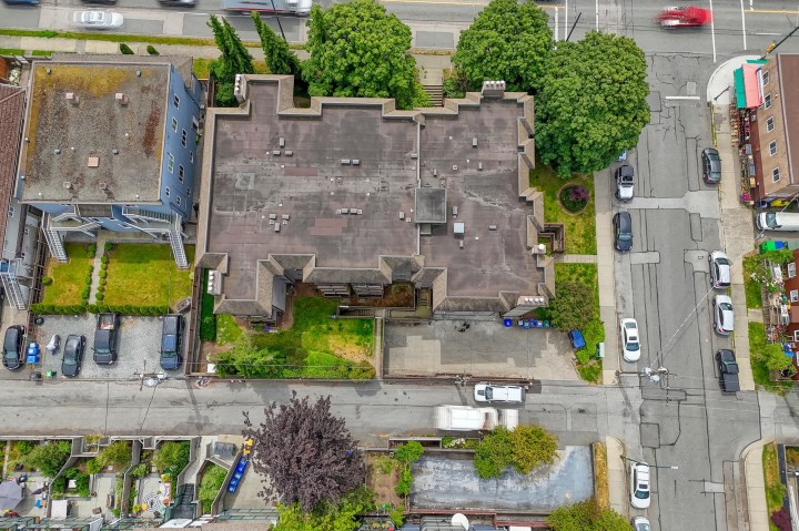 Photo 27 at 402 - 2215 Dundas Street, Hastings, Vancouver East
