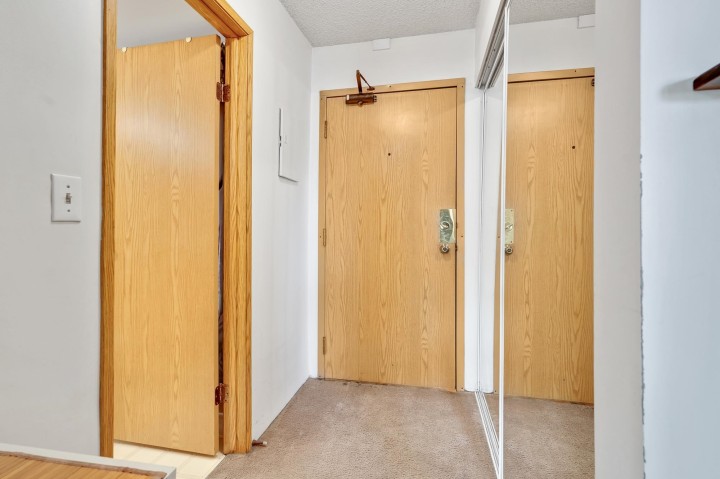 Photo 13 at 402 - 2215 Dundas Street, Hastings, Vancouver East