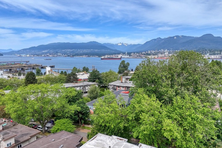 Photo 17 at 402 - 2215 Dundas Street, Hastings, Vancouver East