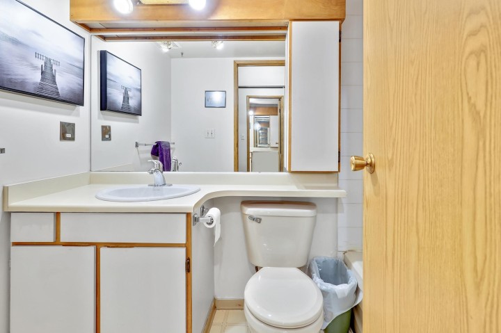 Photo 12 at 402 - 2215 Dundas Street, Hastings, Vancouver East