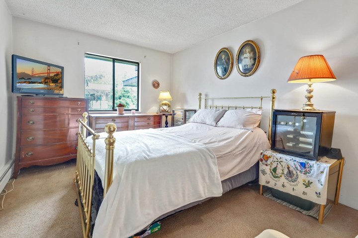 Photo 7 at 402 - 2215 Dundas Street, Hastings, Vancouver East