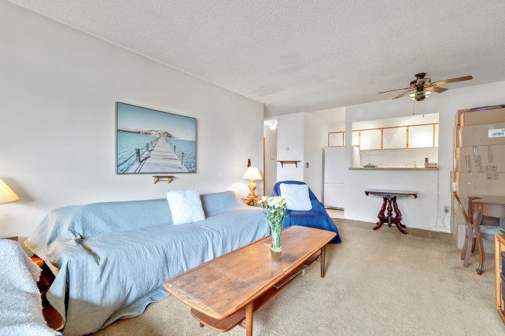 Photo 5 at 402 - 2215 Dundas Street, Hastings, Vancouver East
