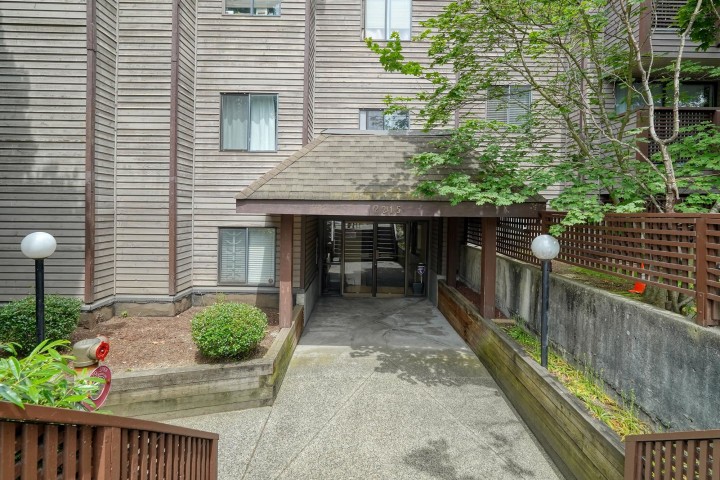 Photo 20 at 402 - 2215 Dundas Street, Hastings, Vancouver East
