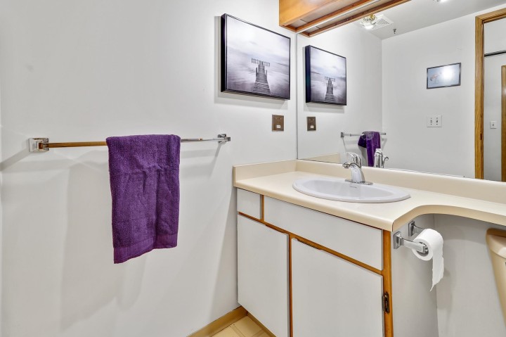 Photo 11 at 402 - 2215 Dundas Street, Hastings, Vancouver East