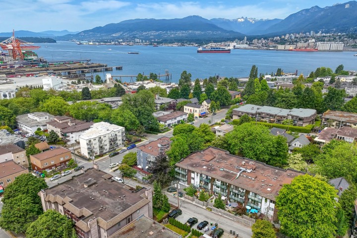 Photo 25 at 402 - 2215 Dundas Street, Hastings, Vancouver East