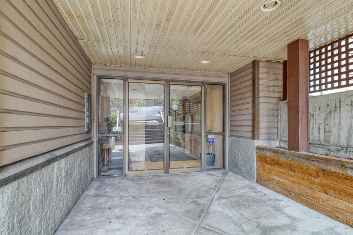 Photo 21 at 402 - 2215 Dundas Street, Hastings, Vancouver East