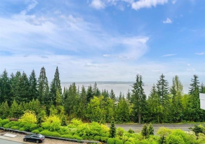 Photo 6 at 402 - 3101 Burfield Place, Cypress Park Estates, West Vancouver