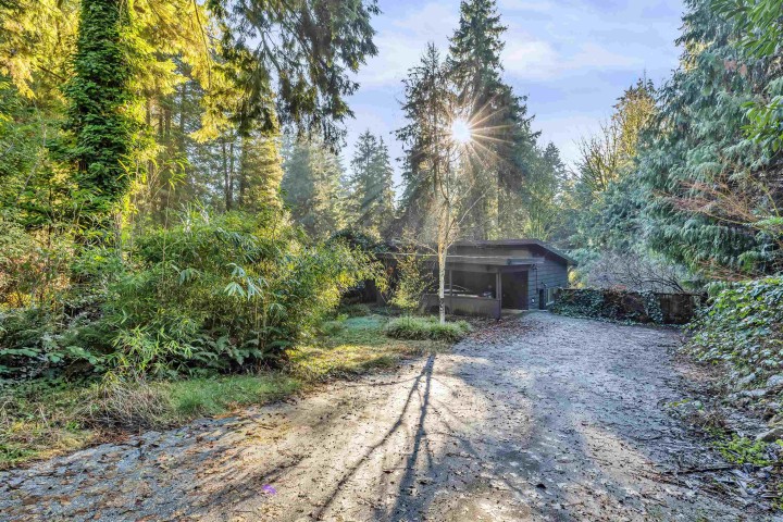 Photo 4 at 430 Macbeth Crescent, Cedardale, West Vancouver