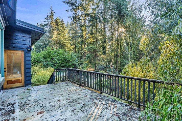 Photo 8 at 430 Macbeth Crescent, Cedardale, West Vancouver