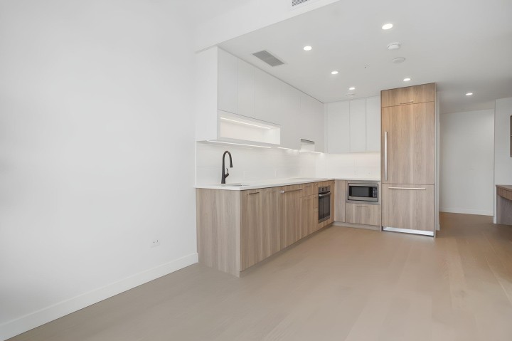 Photo 3 at 202 - 8398 Oak Street, Marpole, Vancouver West