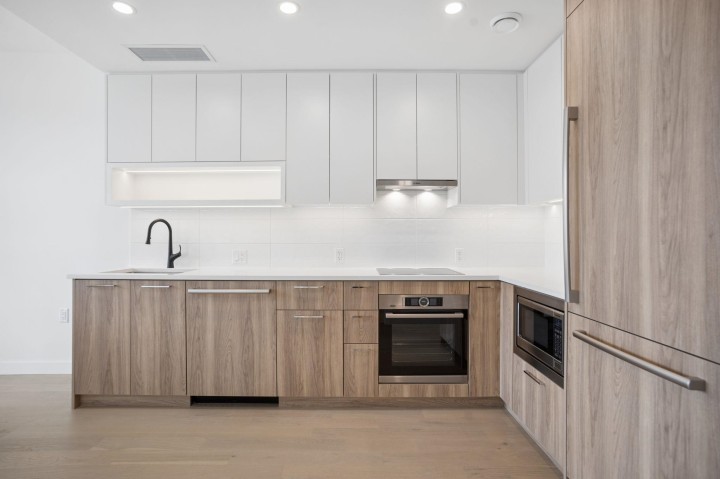Photo 1 at 202 - 8398 Oak Street, Marpole, Vancouver West