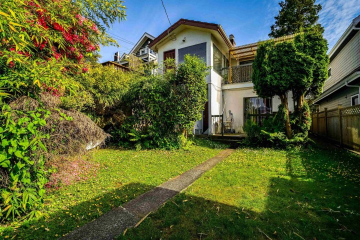 Photo 3 at 3439 Dundas Street, Hastings Sunrise, Vancouver East