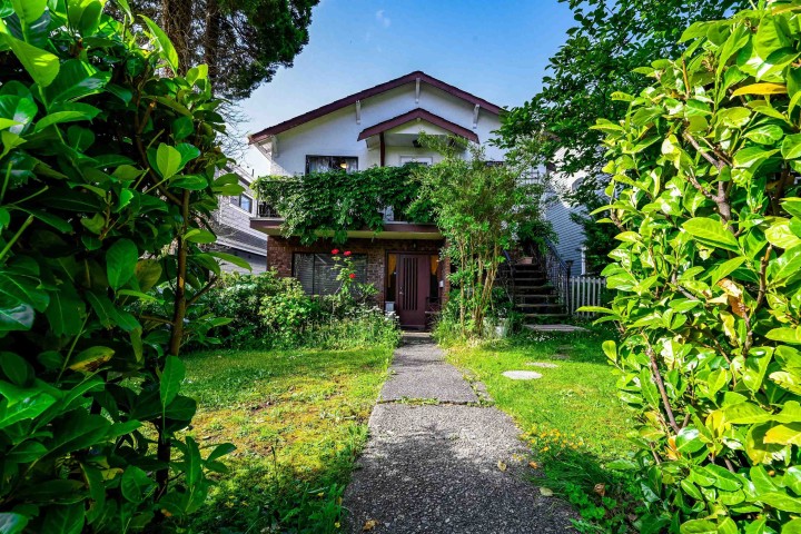 Photo 1 at 3439 Dundas Street, Hastings Sunrise, Vancouver East