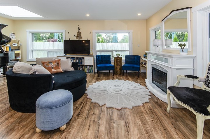 Photo 3 at 401 Raindance Crescent, Park Royal, West Vancouver