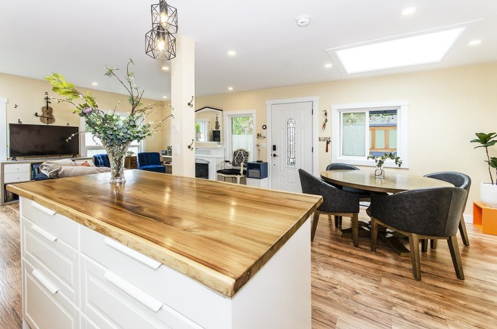 Photo 9 at 401 Raindance Crescent, Park Royal, West Vancouver