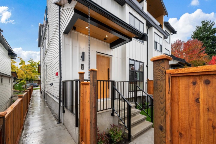 Photo 2 at 3 - 3065 Charles Street, Renfrew VE, Vancouver East