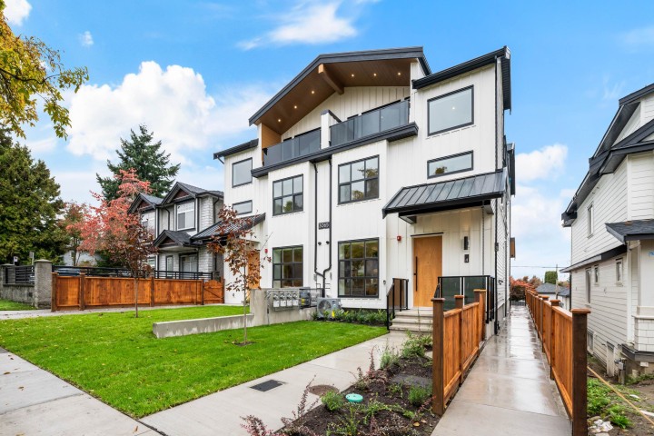 Photo 1 at 3 - 3065 Charles Street, Renfrew VE, Vancouver East