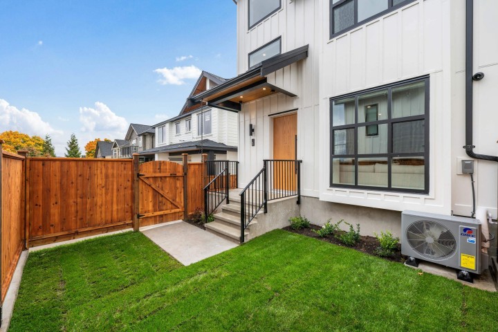 Photo 5 at 3 - 3065 Charles Street, Renfrew VE, Vancouver East
