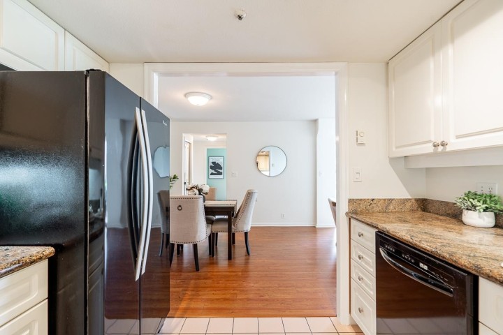 Photo 23 at 1 - 2243 Bellevue Avenue, Dundarave, West Vancouver
